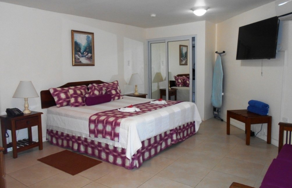 jamaica-negril-beach-rondel-village-two-three-bedroom